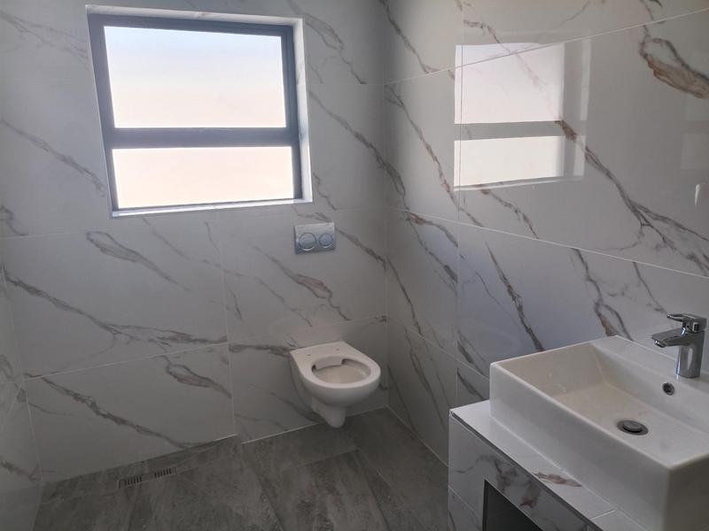 To Let 3 Bedroom Property for Rent in Peerless Park North Western Cape